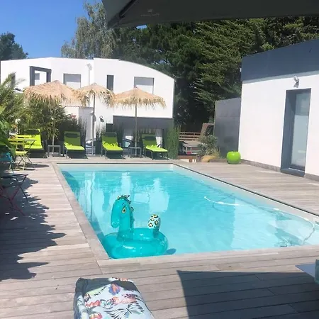 빌라 Maison Bois Massif Piscine Privatisee Proche Loire