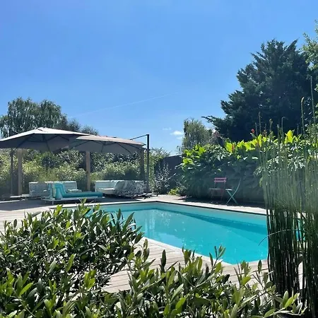 Maison Bois Massif Piscine Privatisee Proche Loire 빌라