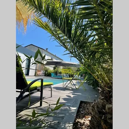 빌라 Maison Bois Massif Piscine Privatisee Proche Loire *