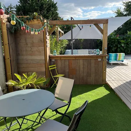 Maison Bois Massif Piscine Privatisee Proche Loire *
