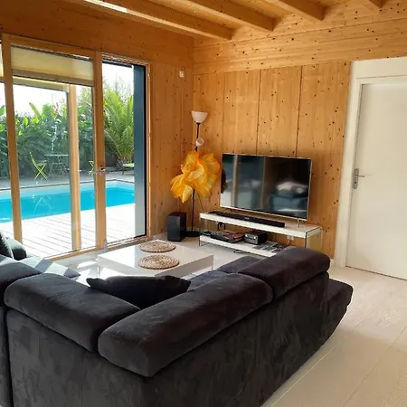 Maison Bois Massif Piscine Privatisee Proche Loire 빌라